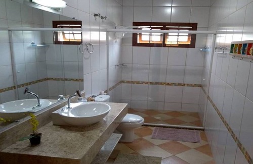 Ponte Branca House | Charming house with pool, 3 bedrooms, one suite, WI-FI, air conditioning.