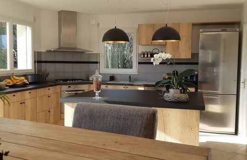 Baden House | Tranquil Escape with Ocean View & Private Pool in Morbihan