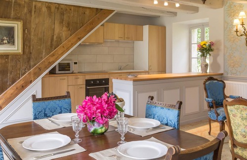Bacilly Cottage | Family-Friendly Gite Bacilly with Spa & Breakfast Options