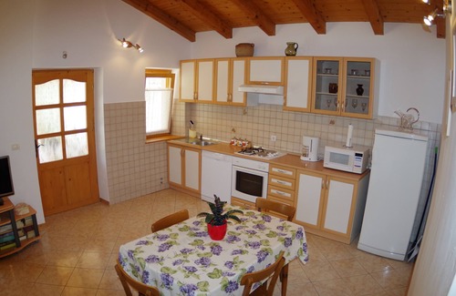 Vodnjan House | Idyllic Retreat with Private Pool in Sveti Kirin Village