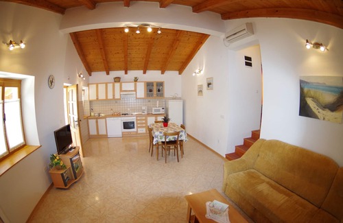 Vodnjan House | Idyllic Retreat with Private Pool in Sveti Kirin Village