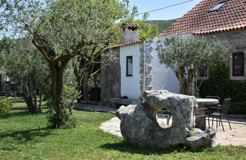 Porto de Mos House | Comfortable 3-Bedroom House with Private Pool in Porto de Mos