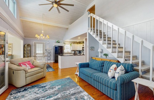 Socastee House | Riverside Retreat with Pool, Hot Tub & Boat Dock Access
