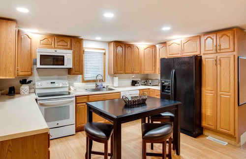 Knoxville House | Cozy Iowa Retreat with Spa and Pet-Friendly Amenities