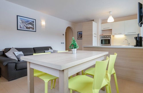 Pera Apartment | Scenic Apartment “Il Mondo di Patty 1” with Mountain Views