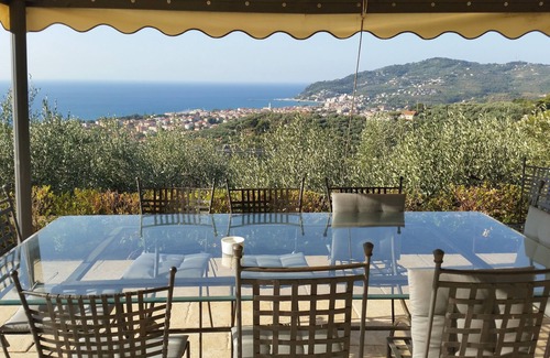 Monade Santa Lucia Villa | Idyllic Italian Villa with Panoramic Bay Views and Spa Amenities