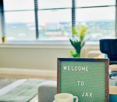 Downtown Jacksonville Apartment | Inviting Jax Apartment for 4 with Oceanfront Views