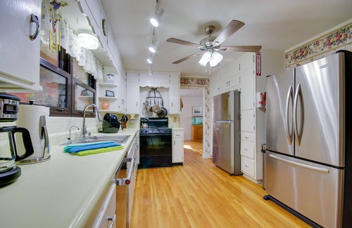 Jefferson City House | Ideal Jefferson City Home: 2 Mi to Downtown with Spa & Breakfast