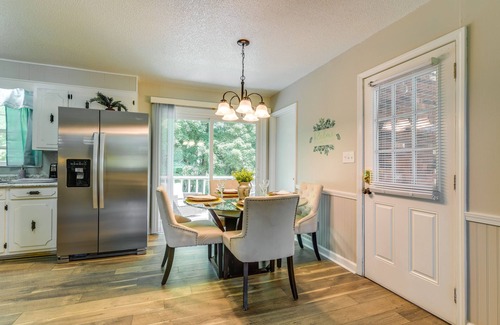 Arlington House | Experience Jonesville Home: Grill & Spa Near Wineries!