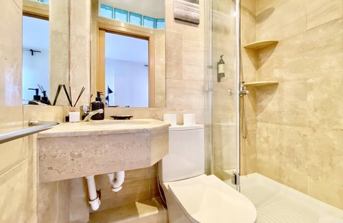 Imperial Apartment | Charming Apartment Near Latina in Madrid with Spa & Breakfast
