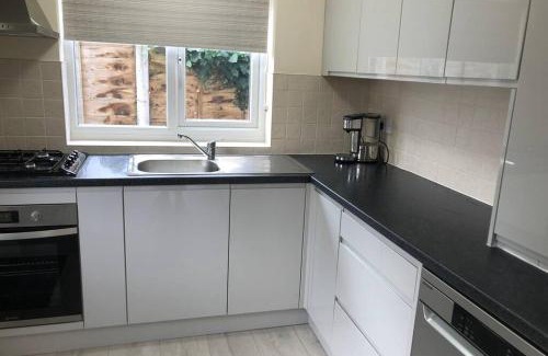 Northwich House | Recently Renovated 2-Bed Cottage in Village Center - Family-Friendly