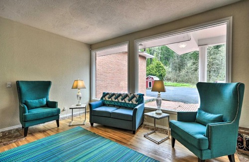 Kelso - Longview House | Family-Friendly Kelso Home Near Cowlitz River with Great Ratings!