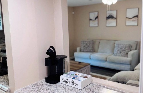 Montgomery Apartment | Cozy King Ensuite Home - Family-Friendly & Pet Welcoming