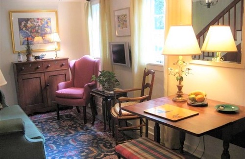 South of Broad Bed & Breakfast | Delightful Kitchen House with Inviting Garden & Breakfast