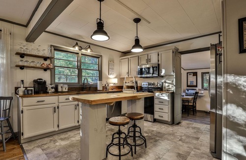 Morganton Cabin | Lake Blue Ridge Cottage: Modern Retreat with Private Dock