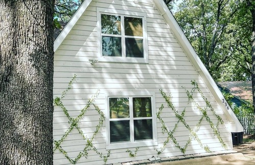 East Tawakoni House | Charming lake cabin in East Tawakoni - Waterfront. on the lake!