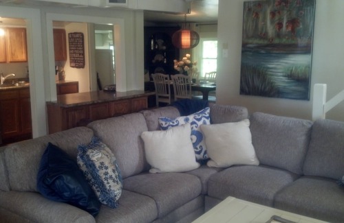 Rindge Cabin | Lakefront Cottage Retreat - Guest Rated 9.8 with Pool & View