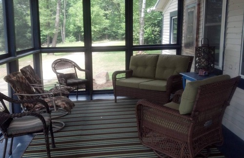 Rindge Cabin | Lakefront Cottage Retreat - Guest Rated 9.8 with Pool & View
