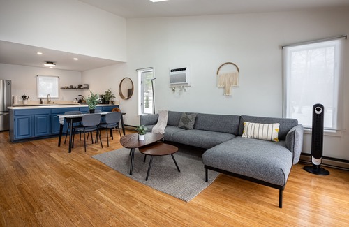 Swan Lake Cottage | Cozy Lake Front Cottage with Pool & Spa - Rated 9.6/10!