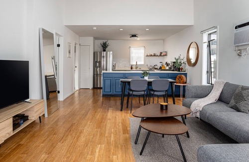 Swan Lake Cottage | Cozy Lake Front Cottage with Pool & Spa - Rated 9.6/10!