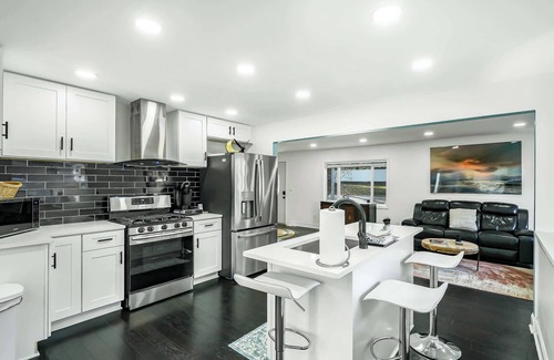 Lake Geneva House | Charming Lake Geneva Retreat for 8