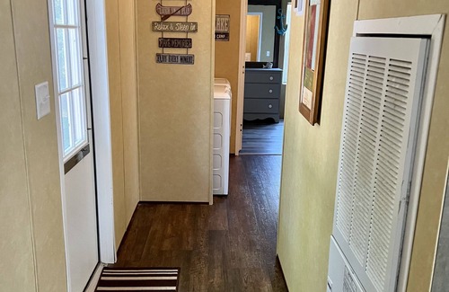 Henderson House | Enchanting Lake Getaway: Guest Rated 9.8 with Breakfast & Views