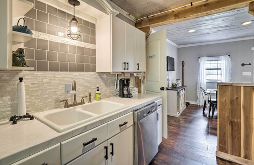 Apache Shores Cottage | Idyllic Lake Travis Cottage - 9.8/10 Guest Rated Retreat