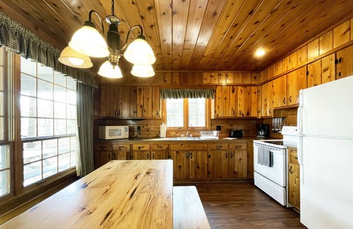 Reeders Cabin | Discover the Lake Front Cabin in Poconos on Private Resort