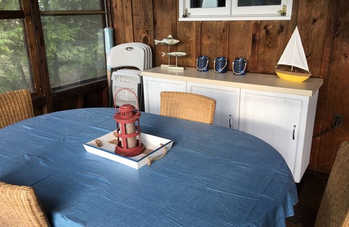 North Lake George Cabin | Lakefront Cottage Retreat - Guest Rated 9.8 on Lake George