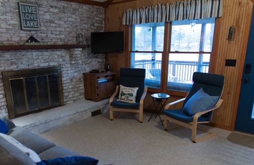 Ridgeway Cottage | Charming Lakefront Cottage, with wrap-around deck, 270-degree views