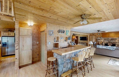 Atlanta House | Charming Lakefront home with dock, kayaks, fireplace and patio