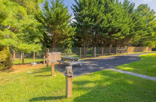Ingles House | Lake View Retreat: Ideal 3BR Home in Pulaski, VA