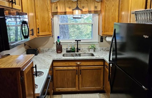 Clarkson House | Charming Lakeview home at Nolin 3-bedroom with loft
