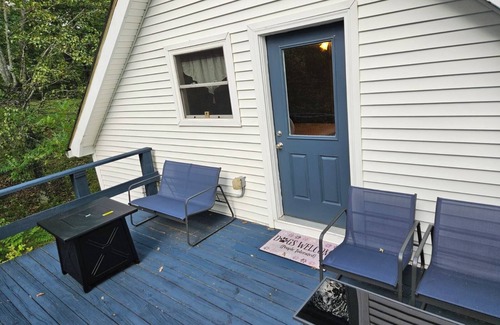 Clarkson House | Charming Lakeview home at Nolin 3-bedroom with loft