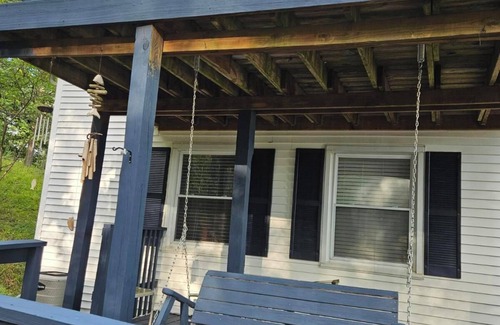 Clarkson House | Charming Lakeview home at Nolin 3-bedroom with loft