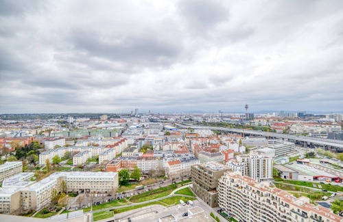 Erdberg Apartment | Modern Landstraße 2BR with Gym & Family-Friendly Amenities