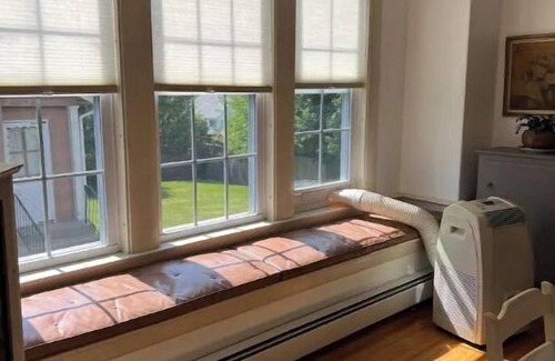 Worcester House | Spacious 3 Bedroom Haven with Ocean View & Hot Tub