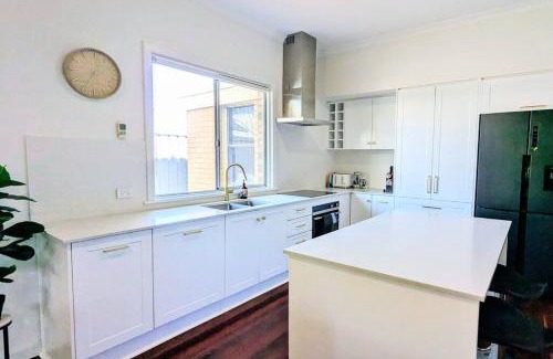 South Bunbury House | Modern Home with Ocean View & Private Beach Access