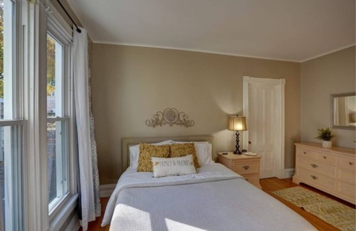 Glens Falls House | Elegant Victorian Apartment with Ocean View & Breakfast