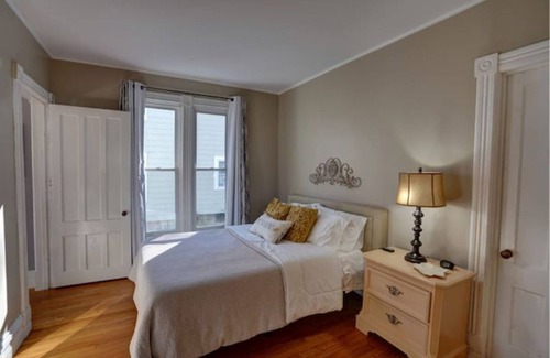 Glens Falls House | Elegant Victorian Apartment with Ocean View & Breakfast