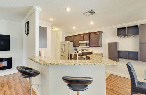 Leesburg House | Relaxing Leesburg Retreat with Spa & Screened Porch!