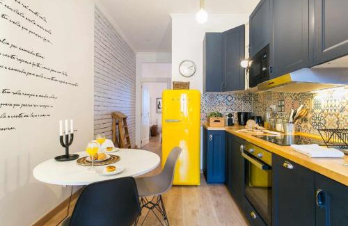 Santo Amaro Apartment | Family-Friendly Santo Amaro with Terrace and Air Conditioning