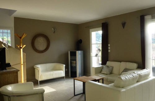 Sias House | Peaceful Provencal Getaway with Private Pool & Pet-Friendly