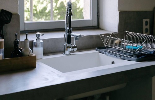 Althen-des-Paluds Apartment | Inviting Loft Retreat in Althen des Paluds with Spa