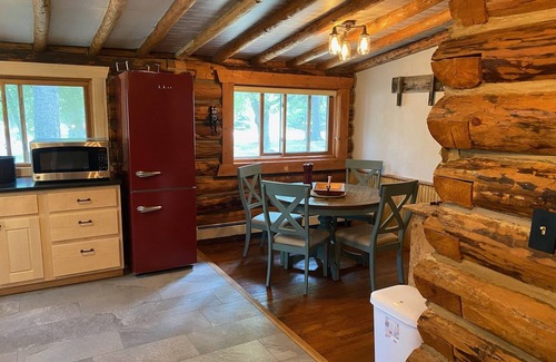 Sheridan Cabin | Pet-Friendly Log Cabin with a Perfect 10/10 Review Score