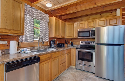 Gatlinburg Cabin | Charming Log Cabin w/a Private Hot Tub, Pool Table, Outdoor Fireplace