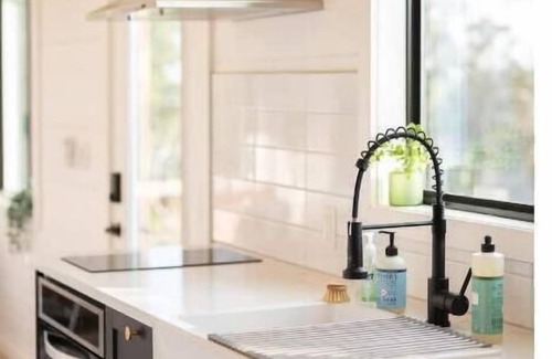 Thurber House | Inviting Texas Tiny Home with Scenic Views - The Lookout