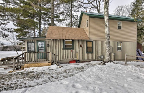 Sayner Cottage | Charming Lost Lake Cabin: Fish, Boat & Hunt!