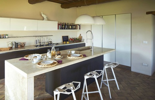 Il Poggio Villa | Exquisite Country Villa with Designer Interiors & Pool
