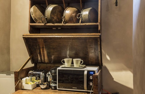 Arezzo Apartment | Historic Guest House in Arezzo with Breakfast & Dining